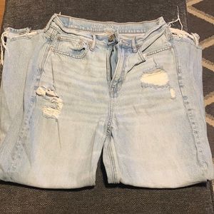 American Eagle mom jeans. Size-8Regular. Light blue jeans
